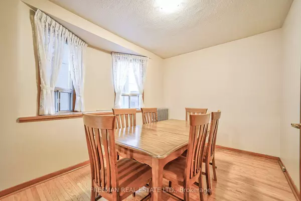 109 Barton Ave, Toronto, ON M6G 1P8