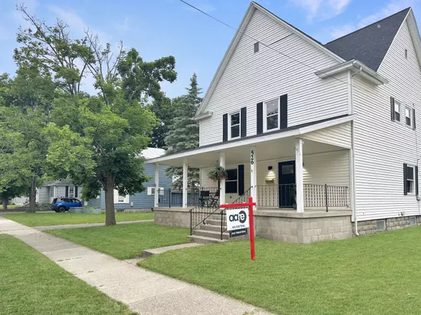 526 N Hudson SE Street, Lowell, MI 49331