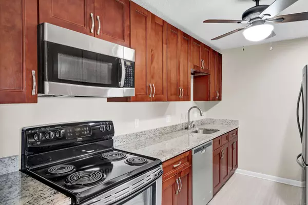 140 Kane Street #APT C9, West Hartford, CT 06119