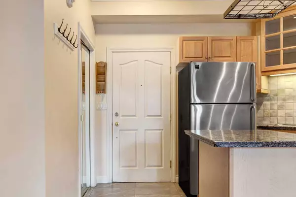 1315 12 AVE SW #208, Calgary, AB T3C 0P6