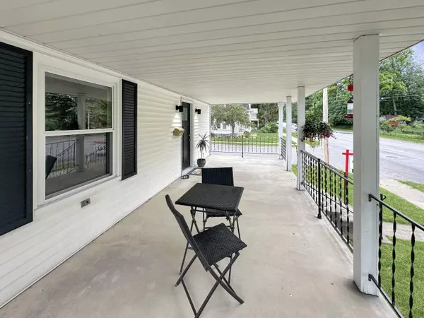 526 N Hudson SE Street, Lowell, MI 49331