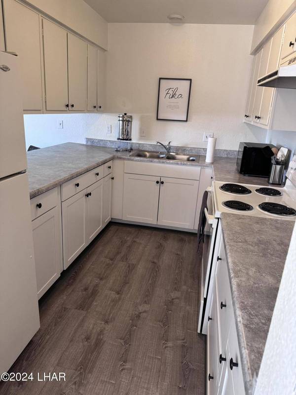 870 Sand Dab Dr, Lake Havasu City, AZ 86404