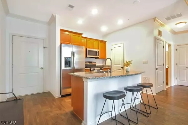 5 W River Styx Rd #203, Hopatcong Boro, NJ 07843