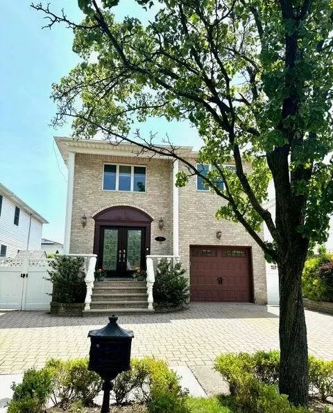 338 Amber ST, Staten  Island, NY 10306