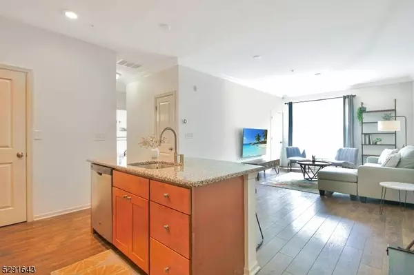 5 W River Styx Rd #203, Hopatcong Boro, NJ 07843