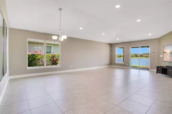 212 GRANDE SUNNINGDALE LOOP, Daytona Beach, FL 32124