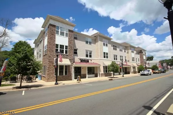 5 W River Styx Rd #203, Hopatcong Boro, NJ 07843