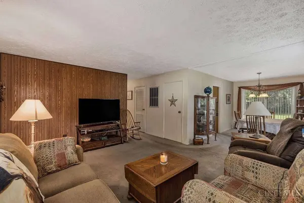 1404 Sunrise Dr, Loveland, OH 45140