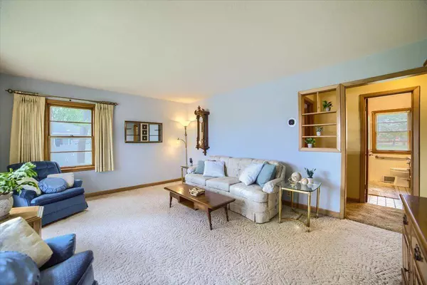 562 Highway 55 Road, Medina, MN 55340