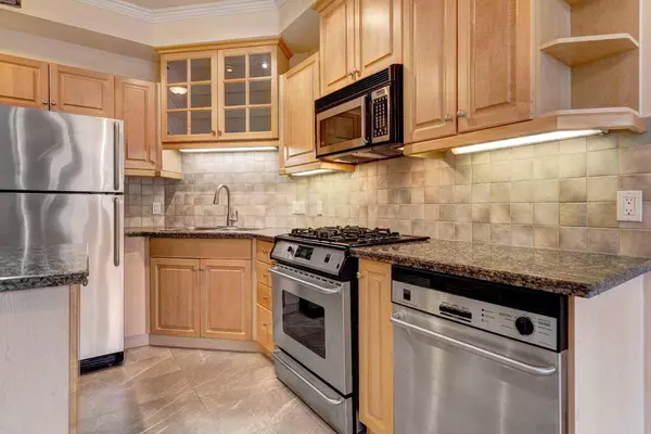 1315 12 AVE SW #208, Calgary, AB T3C 0P6