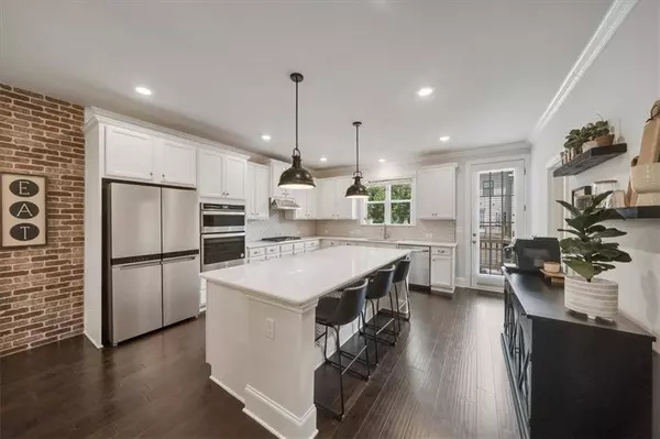 6035 Saffron WAY, Roswell, GA 30076