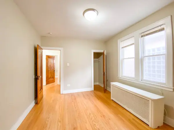 5315 W Oakdale Avenue, Chicago, IL 60641