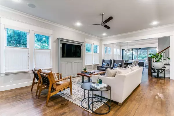 626 E Wall Street, Grapevine, TX 76051