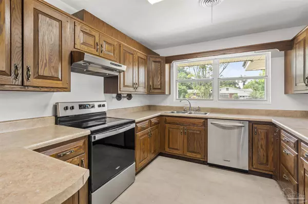 1811 Peyton Dr, Pensacola, FL 32503