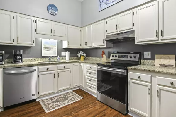 105 Woodlake Dr, Summerville, SC 29485