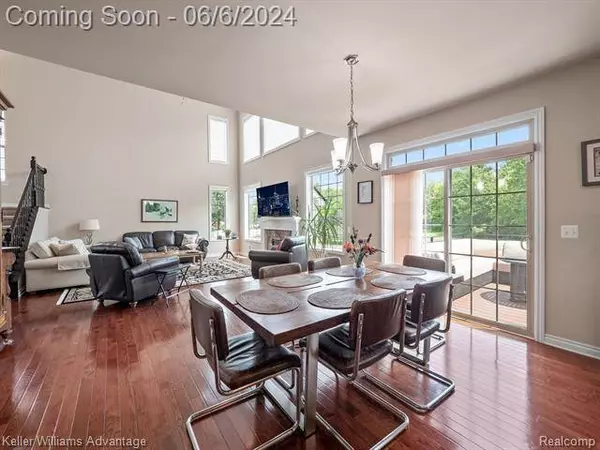 1002 Carriage Trace Boulevard, South Lyon, MI 48178