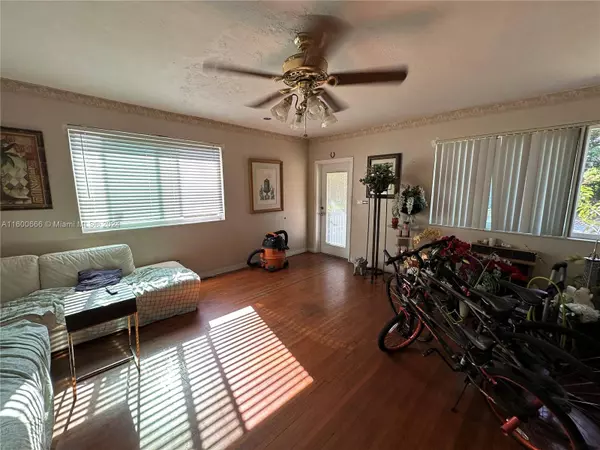 250 NW 98th St, Miami, FL 33150