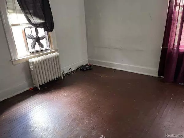 2447 CALVERT Street, Detroit, MI 48206