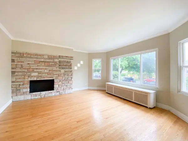 5315 W Oakdale Avenue, Chicago, IL 60641