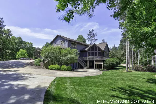 6413 Sand Castle Drive, Holland, MI 49423