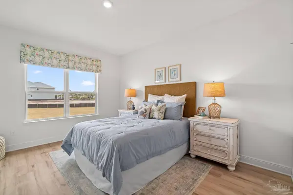 6508 Captiva Dr, Milton, FL 32570