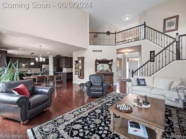 1002 Carriage Trace Boulevard, South Lyon, MI 48178