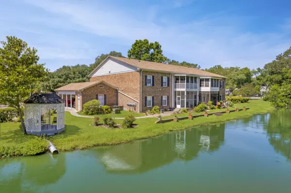 105 Woodlake Dr, Summerville, SC 29485