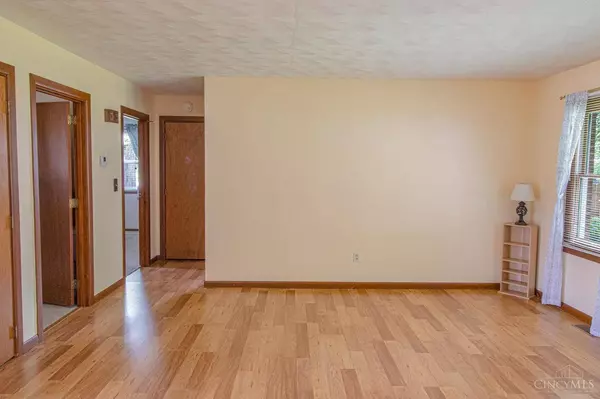 104 White Oak Dr, Pleasant Hill, OH 45359