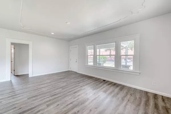 3212 E Platt Avenue, Fresno, CA 93702