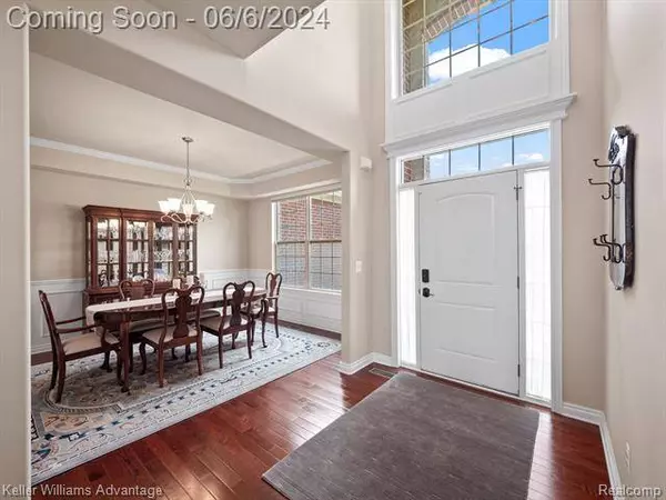 1002 Carriage Trace Boulevard, South Lyon, MI 48178