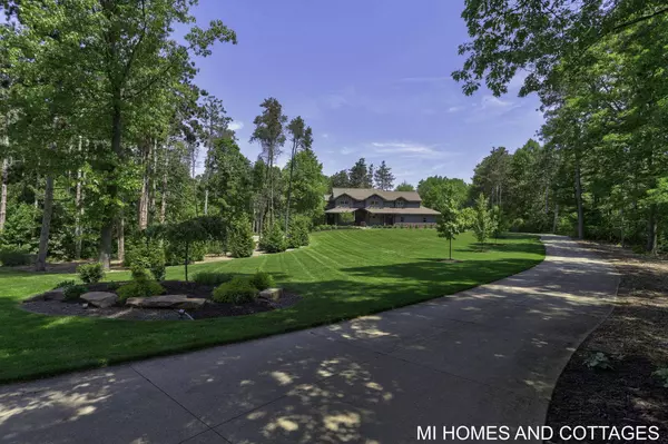 6413 Sand Castle Drive, Holland, MI 49423