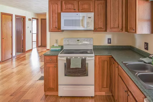 104 White Oak Dr, Pleasant Hill, OH 45359