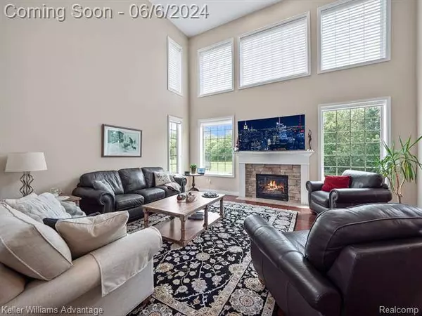 1002 Carriage Trace Boulevard, South Lyon, MI 48178