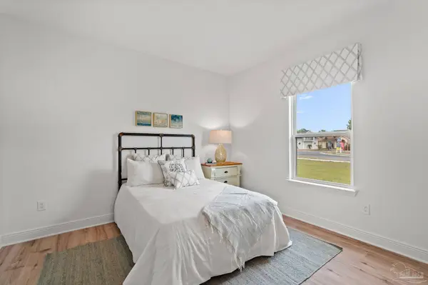 6508 Captiva Dr, Milton, FL 32570