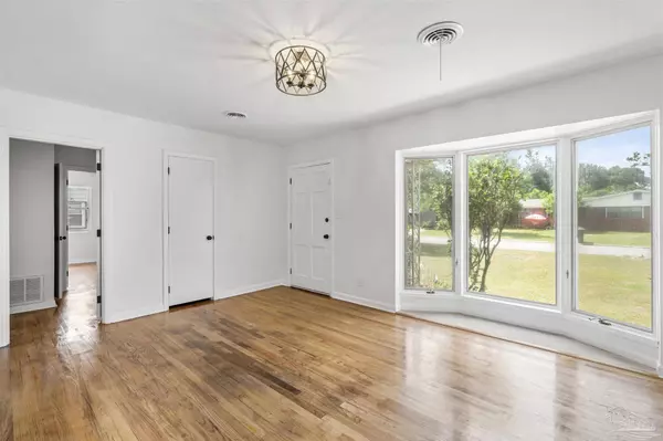 1811 Peyton Dr, Pensacola, FL 32503