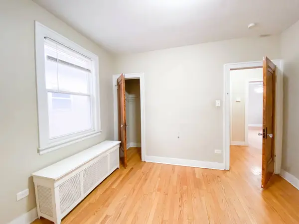 5315 W Oakdale Avenue, Chicago, IL 60641