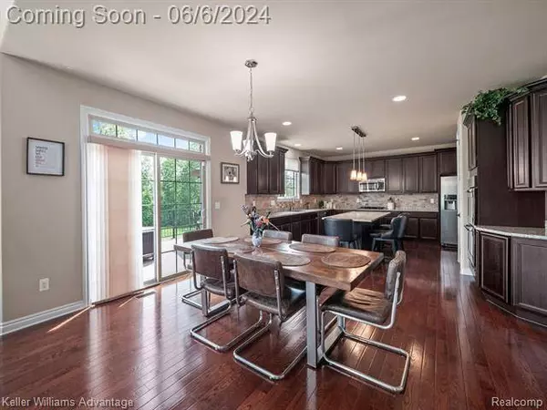 1002 Carriage Trace Boulevard, South Lyon, MI 48178