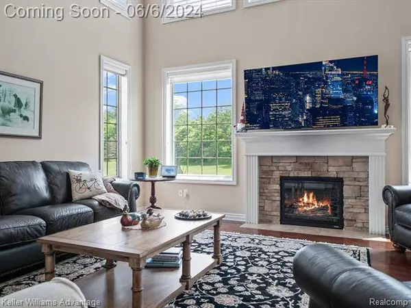 1002 Carriage Trace Boulevard, South Lyon, MI 48178