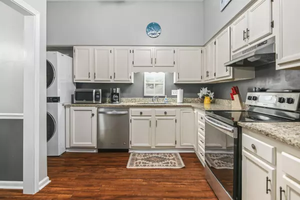 105 Woodlake Dr, Summerville, SC 29485