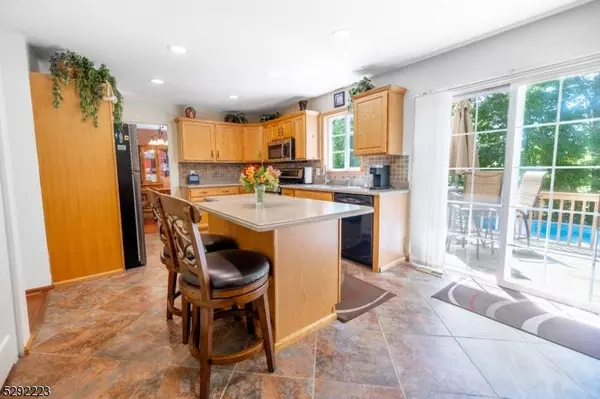 28 Crestwood Cir, Mount Olive Twp., NJ 07828