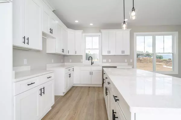 10212 DALMATIAN DR, Mcgaheysville, VA 22840