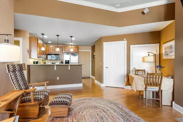 360 W Washington Avenue #1214, Madison, WI 53703