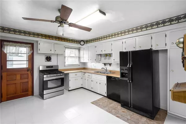 1718 Worcester Dr, Pittsburgh, PA 15243