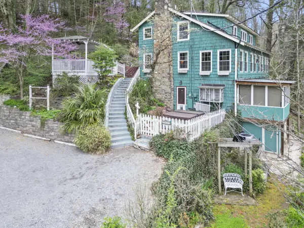 204 Hill ST, Gatlinburg, TN 37738