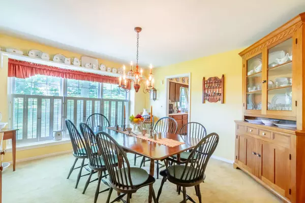 1048 Van Tassel RD, Sleepy Hollow, IL 60118