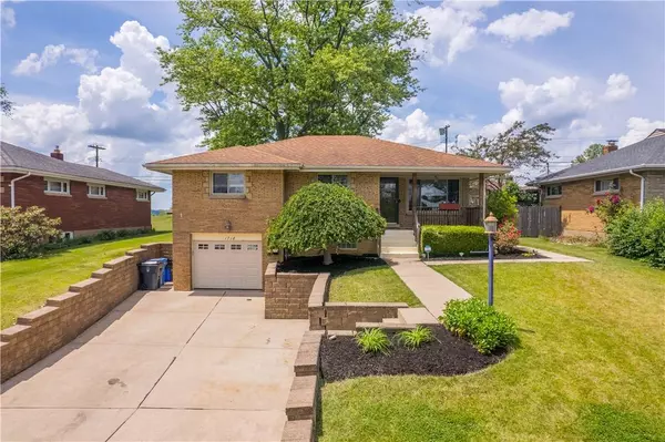 1718 Worcester Dr, Pittsburgh, PA 15243