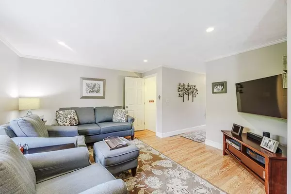 153 Apache Way #153, Tewksbury, MA 01876