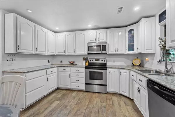 9213 Coker Rd, Gentry, AR 72734