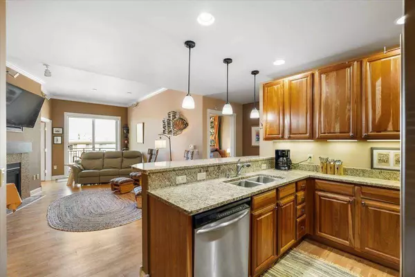 360 W Washington Avenue #1214, Madison, WI 53703