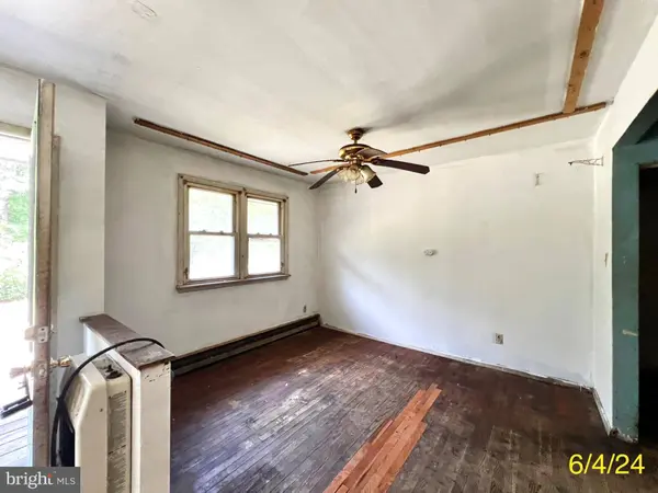 712 FIFTH RD, Mays Landing, NJ 08330